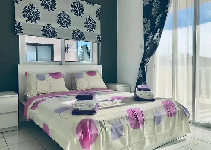 Diana Townhouse 5 펜션 파포스