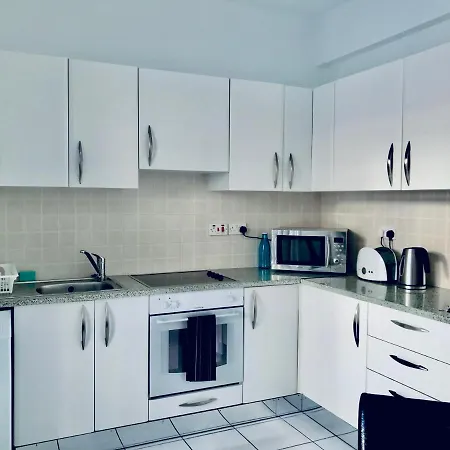 Diana Townhouse 5 פאפוס