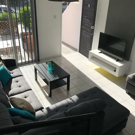 Diana Townhouse 5 בית נופש פאפוס